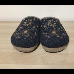 Taos wool slippers